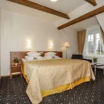 Manor Country Club & 4*