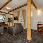 Manor Country Club & 4*