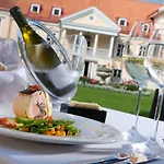Manor Country Club & 4*