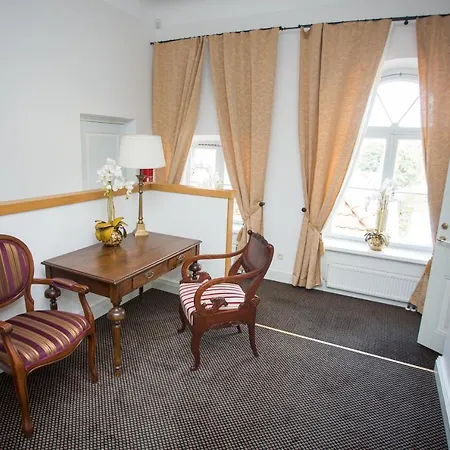 Manor Country Club &