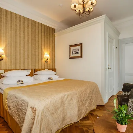 Отель Manor Country Club & 4*
