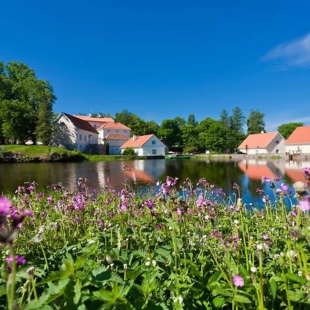 Manor Country Club & Отель