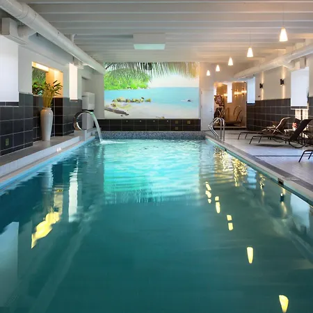 Manor Country Club & ホテル