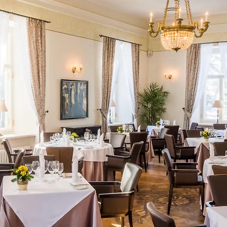 Manor Country Club &