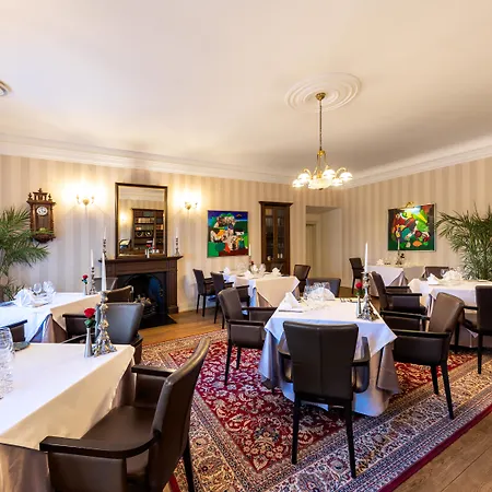 Manor Country Club &