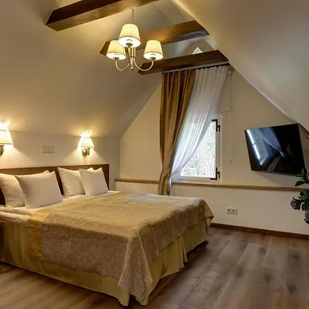 Manor Country Club & Отель