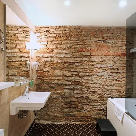 Manor Country Club &