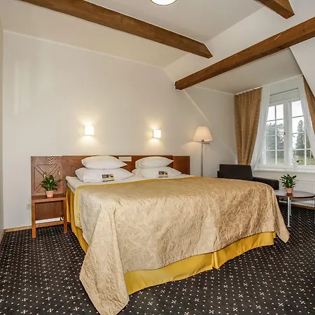 Manor Country Club & 4*