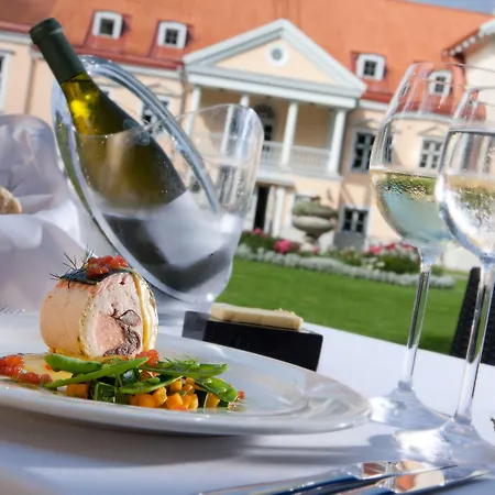 Manor Country Club & 4*