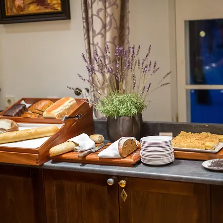 Manor Country Club & ホテル