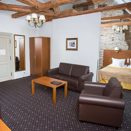 Manor Country Club & ホテル 4*