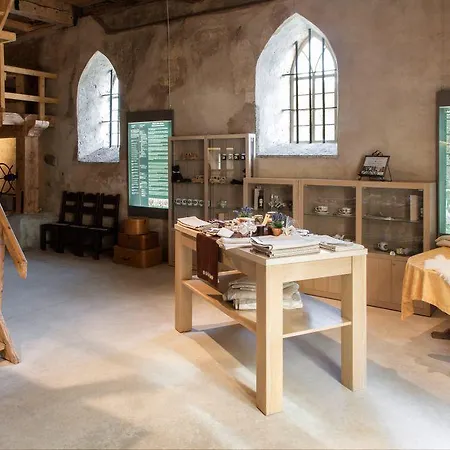 Manor Country Club & Hotell 4*