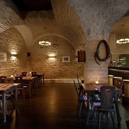 Manor Country Club & Hotell 4*