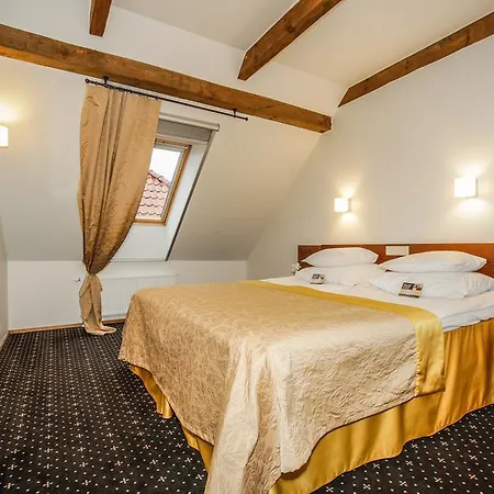 Отель Manor Country Club & 4*