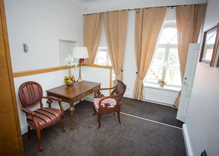 Manor Country Club &