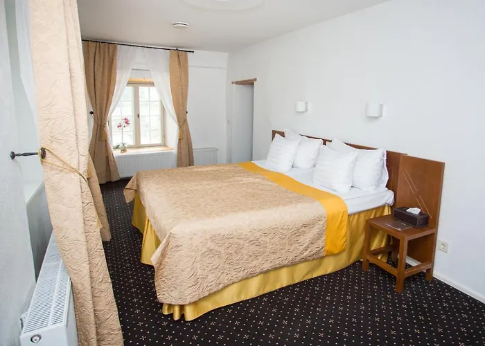 Manor Country Club & Hotel