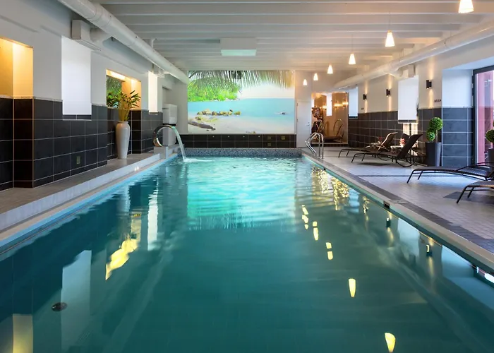 Manor Country Club & Hotel