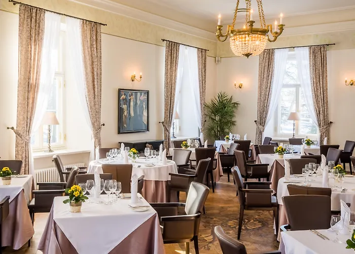 Manor Country Club &