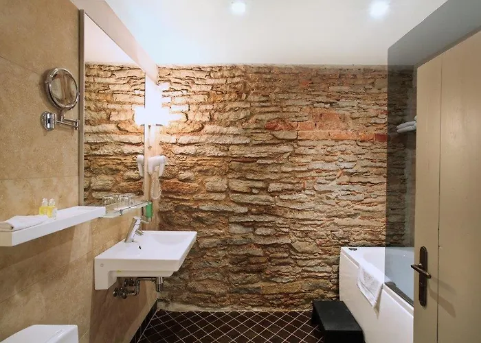 Manor Country Club &