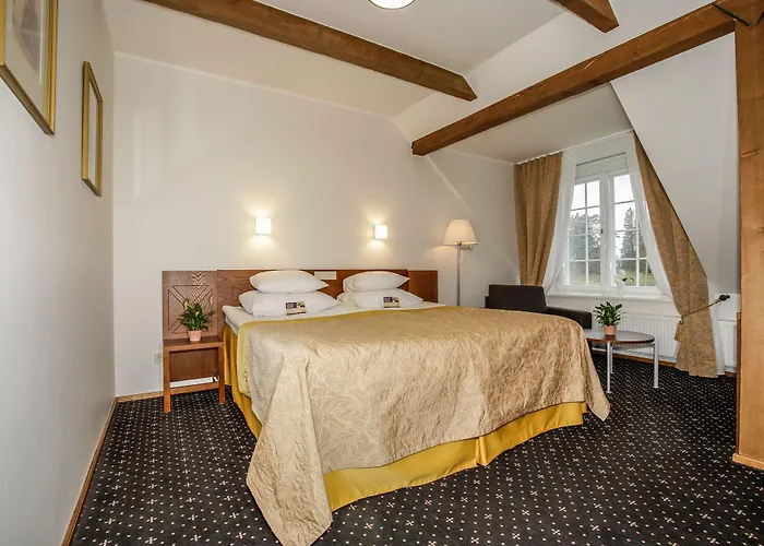 Manor Country Club & 4*