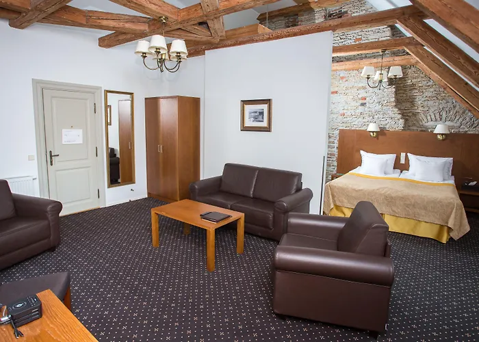 Manor Country Club & Hotel 4*