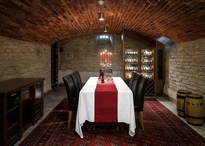 Manor Country Club &