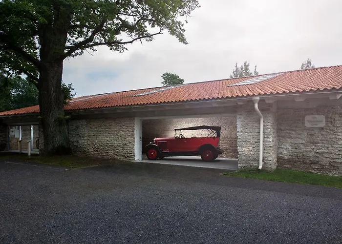 Manor Country Club &